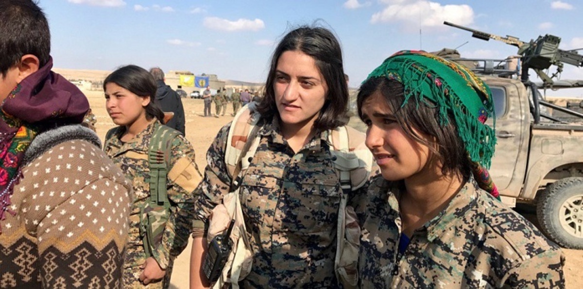 الجيش الأمريكي يواصل نشر صور "مقاتلات" صغيرات السن في سوريا