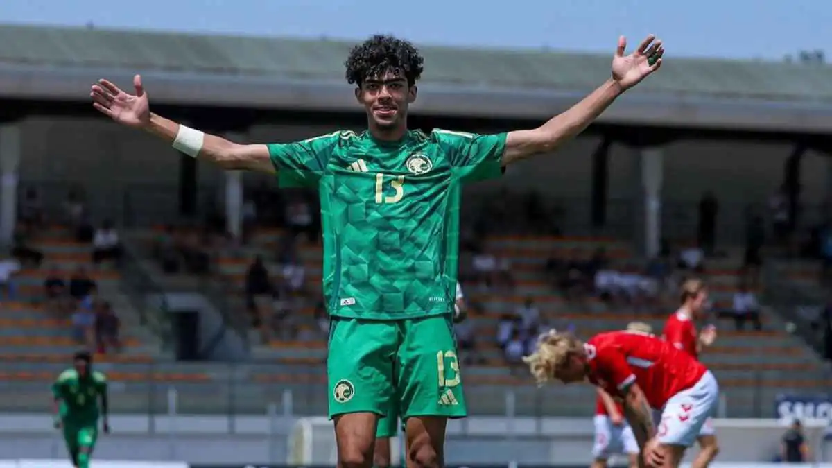 نجم الاتفاق يشعل صراعا بين النصر والأهلي السعوديين