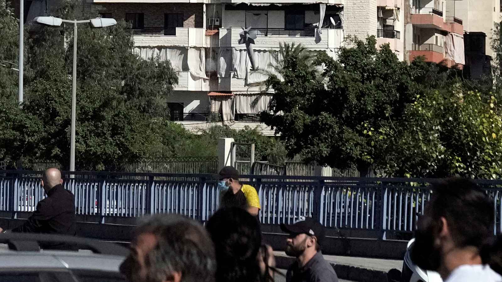 أدى لانهيار مبنى بالكامل.. لقطة غير مسبوقة لصاروخ إسرائيلي (فيديو)