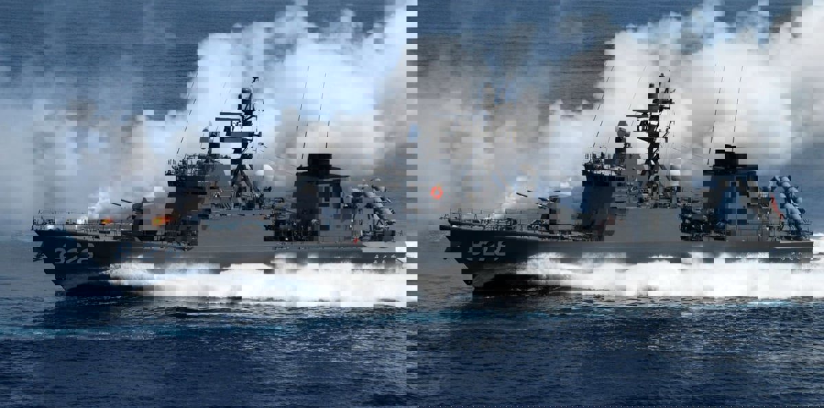 التحالف العربي يدمر زورقين لميليشيا الحوثي في البحر الأحمر