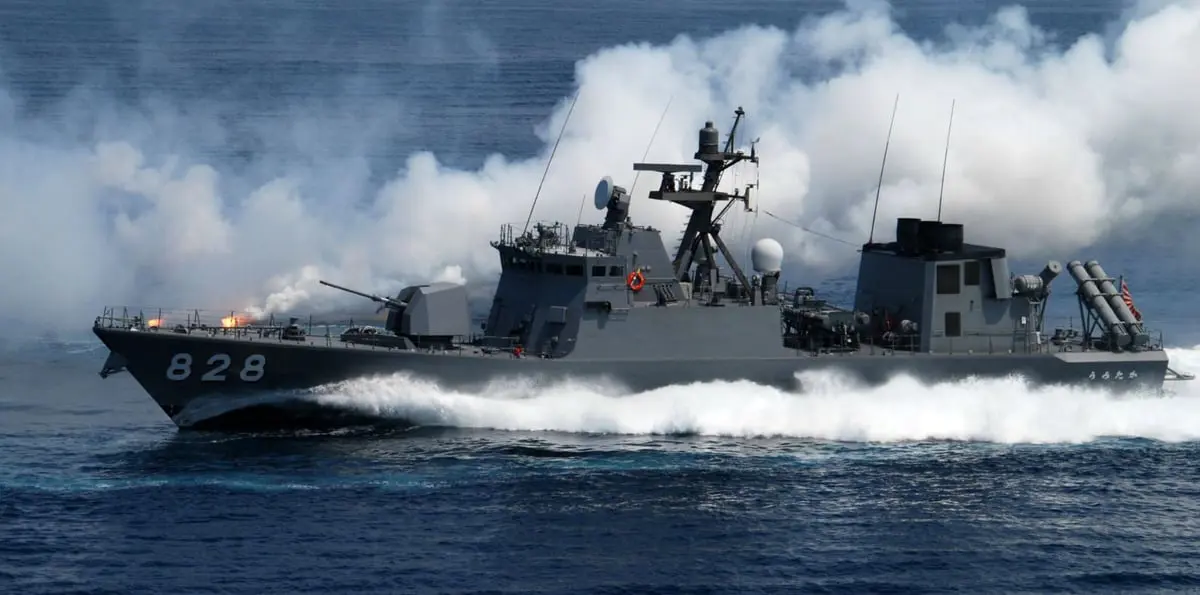 التحالف العربي يدمر زورقين لميليشيا الحوثي في البحر الأحمر