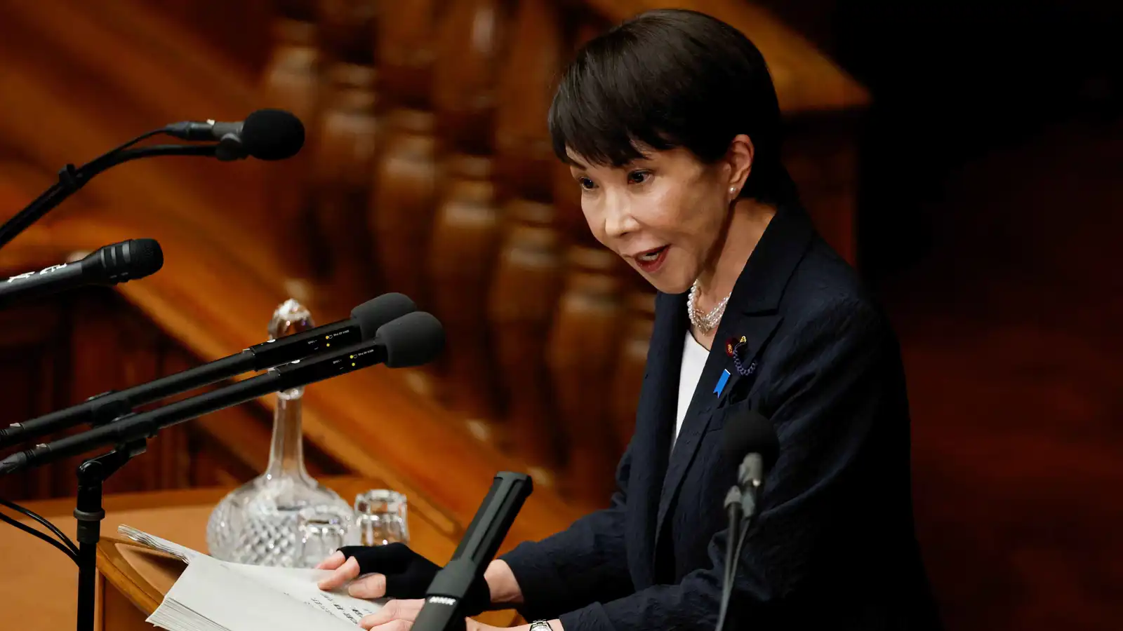 رئيسة وزراء اليابان تحذر من "الترهيب" الصيني وتتعهد بإصلاح الأمن