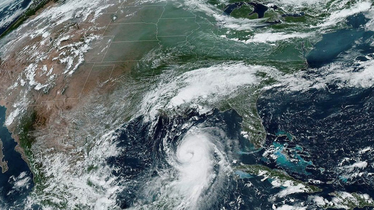 أمريكا.. الإعصار لورا يضعف ويتحول إلى عاصفة