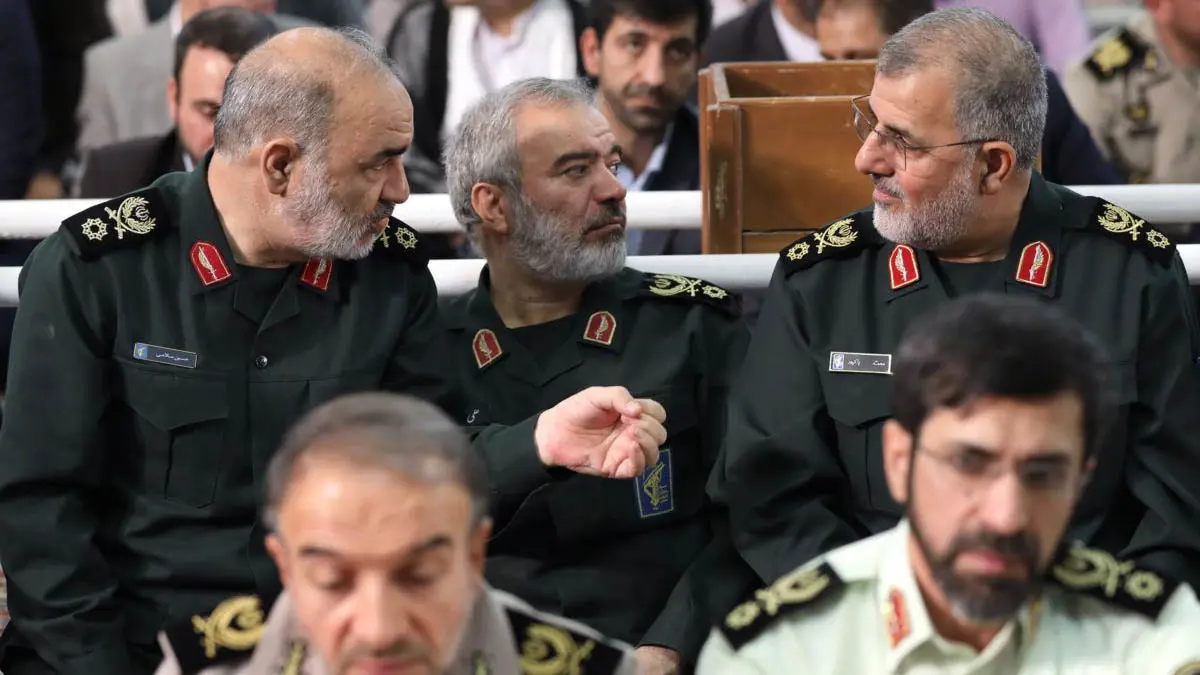 قائد عسكري إيراني: الجيش والحرس الثوري يسيطران على شمال مضيق هرمز