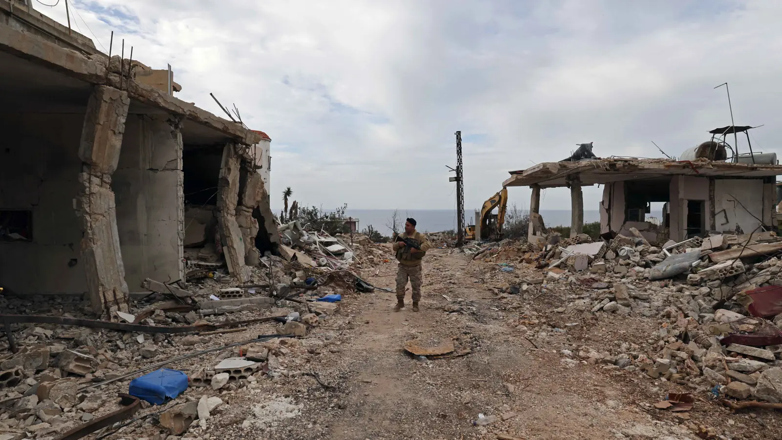 واشنطن تؤيد التمديد.. هل يشعل بقاء إسرائيل في لبنان نار الحرب مجددا؟