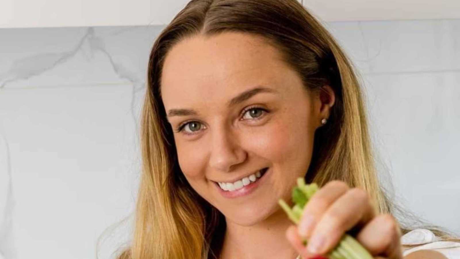 وفاة مؤثرة شهيرة بعد مضاعفات أثناء عملية "ولادة منزلية"