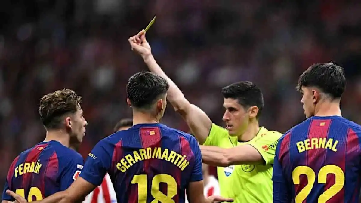 "أرشيفو فار" يحسم الجدل حول حالتي الطرد في مباراة برشلونة وأتلتيكو (فيديو)