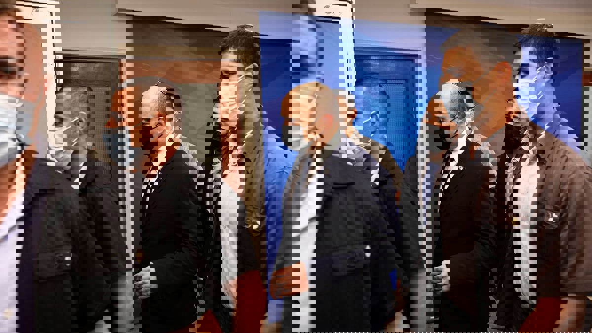 بينيت يواجه اتهامات بالسعي خلف "إنجاز زائف" باستغلال قضية رون أراد سياسيًا