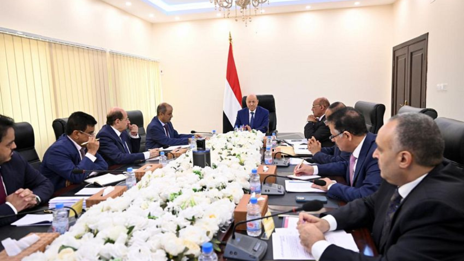 اليمن.. الحكومة تحذر الحوثيين من جر البلاد إلى الصراعات الإقليمية