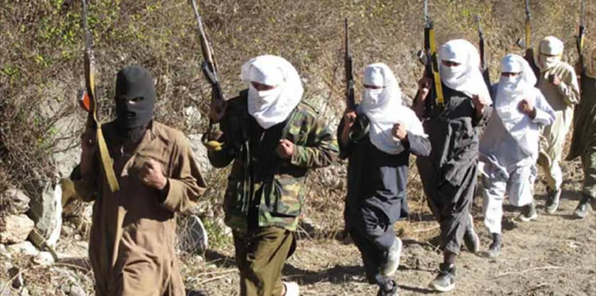 طالبان تقترب من قطع طريق إمداد رئيس إلى كابول