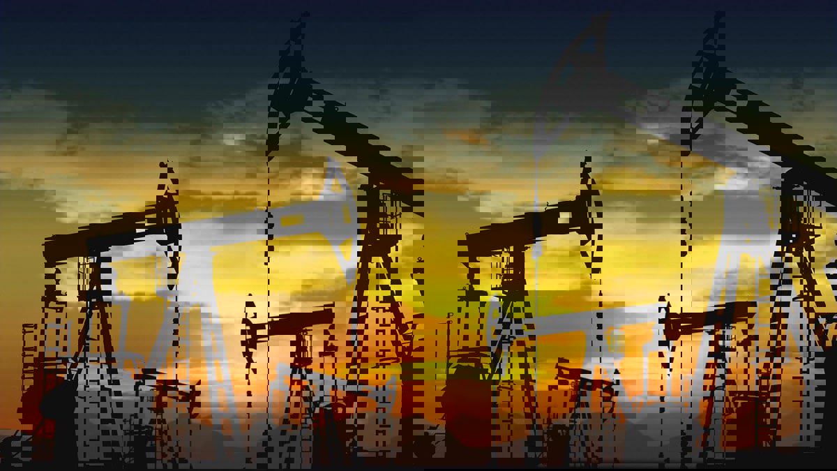 توقعات خفض الإنتاج ترفع أسعار النفط 3%