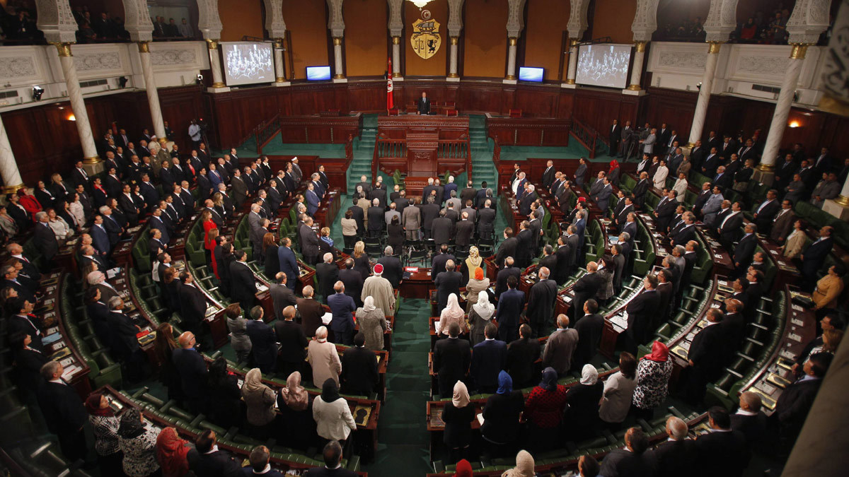 البرلمان التونسي يستجوب وزير الشؤون المحلية.. واتهامات للحكومة بتعطيل عمل البلديات