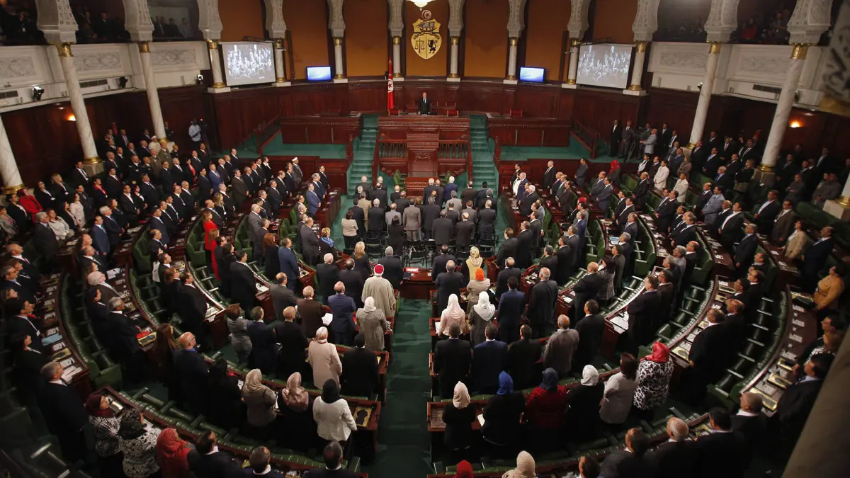 البرلمان التونسي يستجوب وزير الشؤون المحلية.. واتهامات للحكومة بتعطيل عمل البلديات