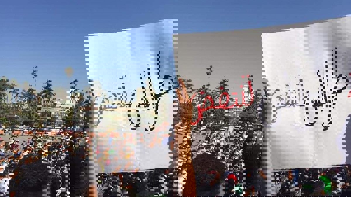 صحفية أمريكية تكشف نقل "مرتزقة سوريين" لقمع تظاهرات طرابلس