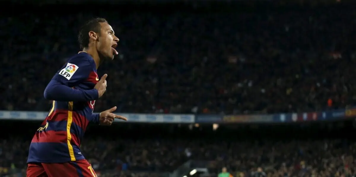 نيمار يمدد عقده مع برشلونة