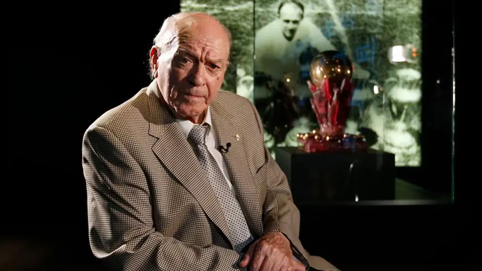 دي ستيفانو مع الكرة الذهبية السوبر