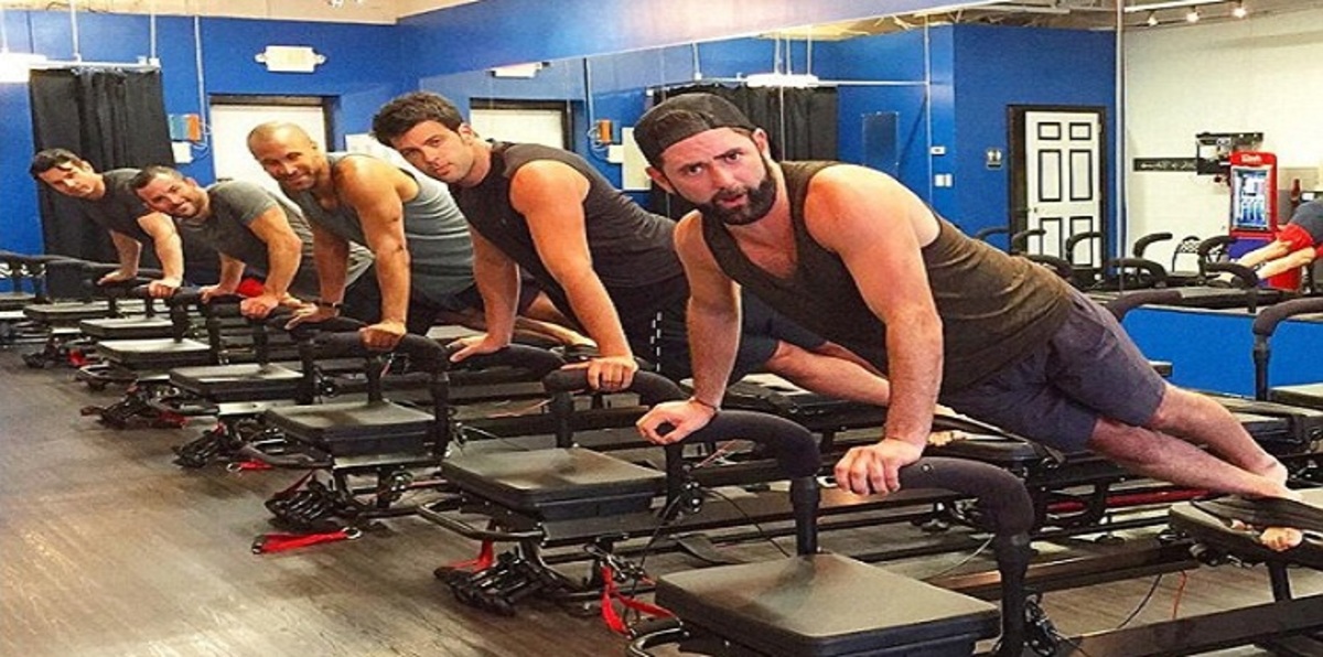 رجال يشعلون انستغرام بصور على الطريقة النسائية (صور)