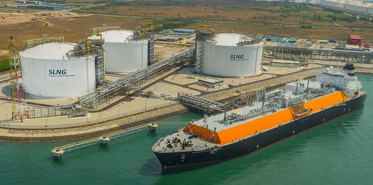 اختلس أموالًا طائلة من شركة النفط.. مسؤول إيراني يهرب إلى جورجيا