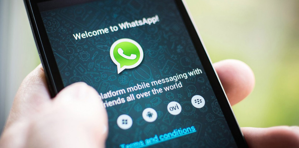 راقٍ سعودي يثير السخرية بعد نشره محادثة مع "جني" عبر واتساب (صور)