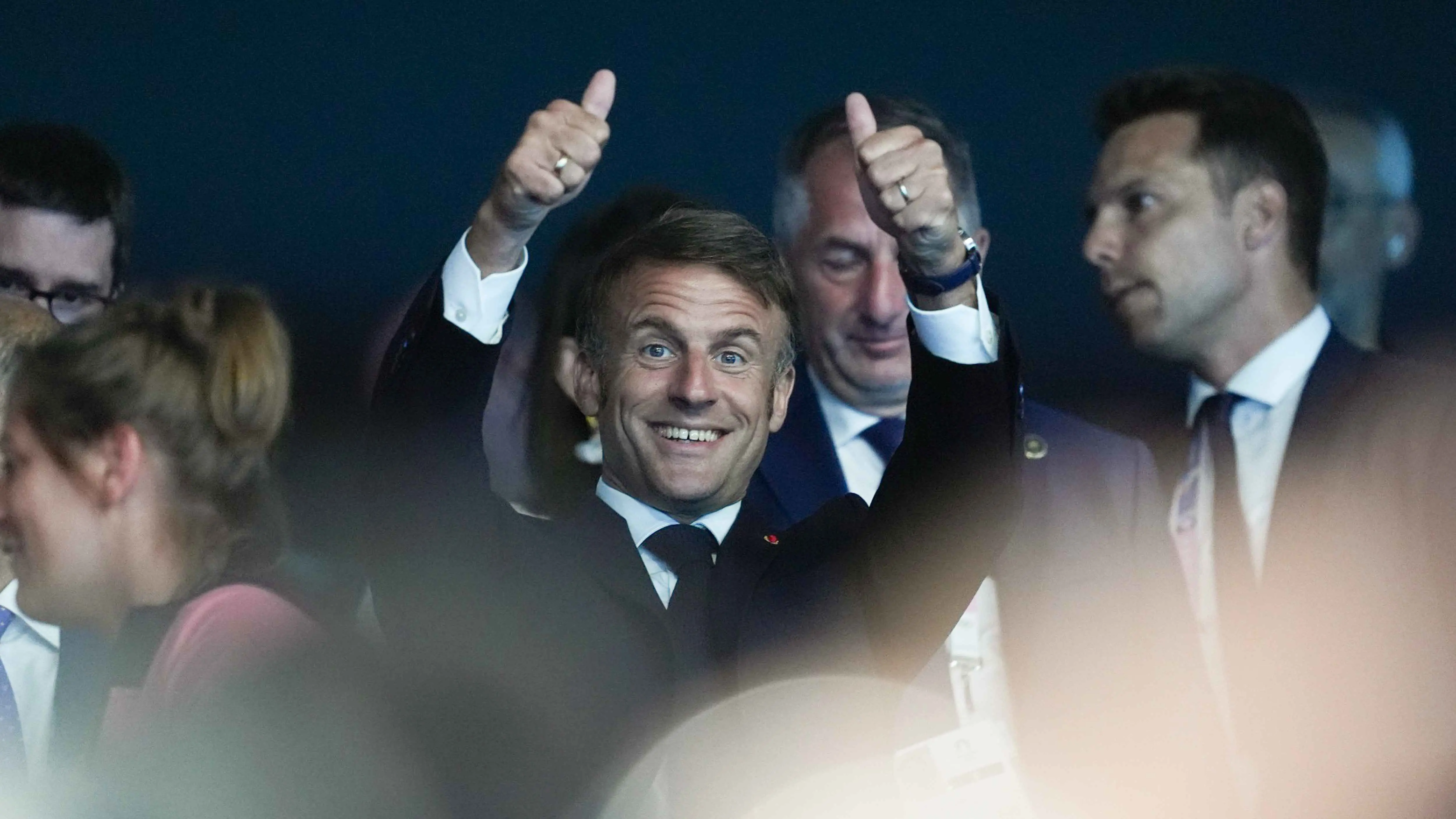 لماذا يصر ماكرون على رفض مرشحي اليسار لرئاسة الحكومة؟