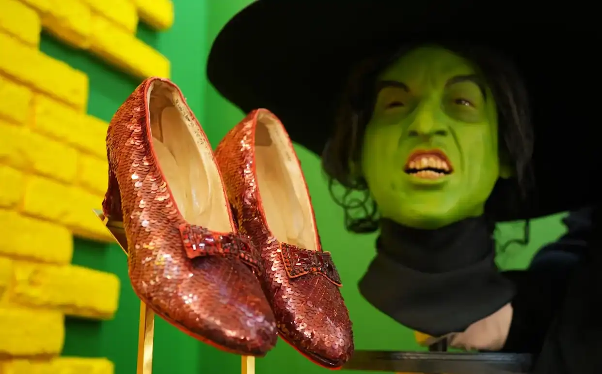 حذاء جودي غارلاند الحمراء الياقوتية من The Wizard of Oz