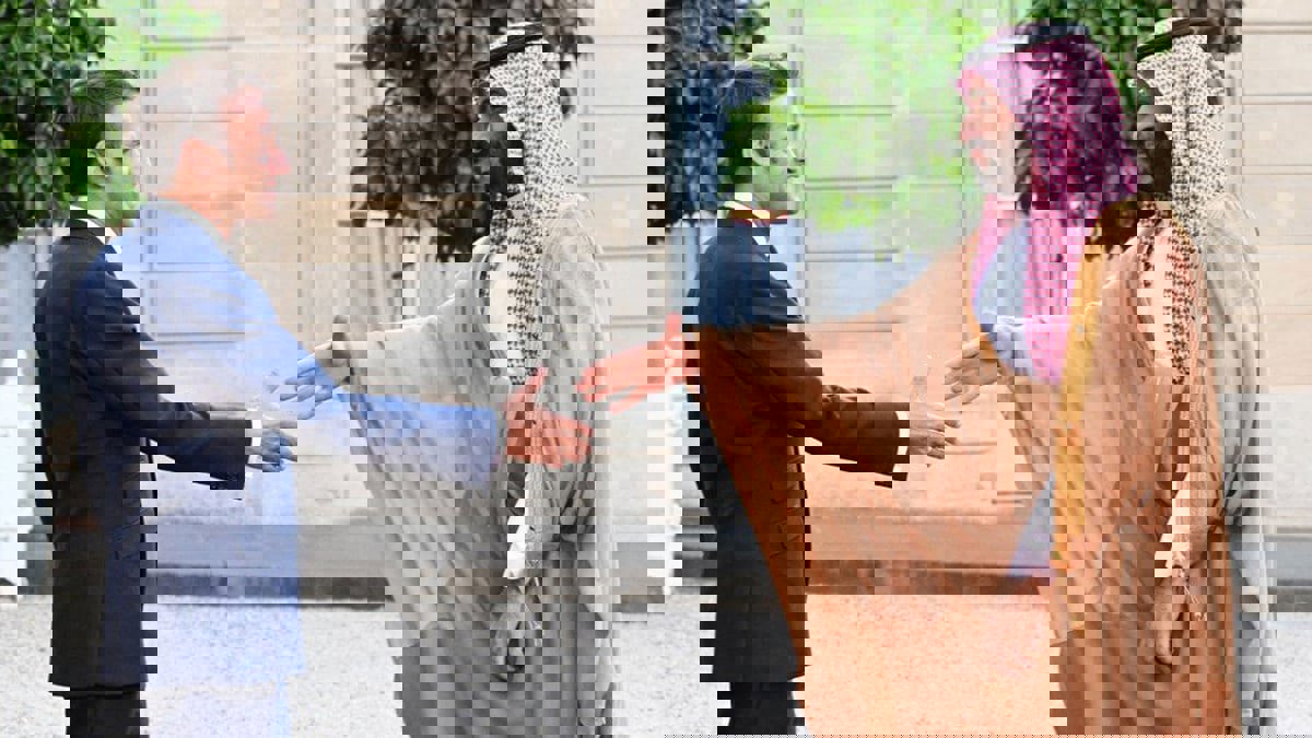 محمد بن سلمان يلتقي الرئيس الفرنسي في باريس