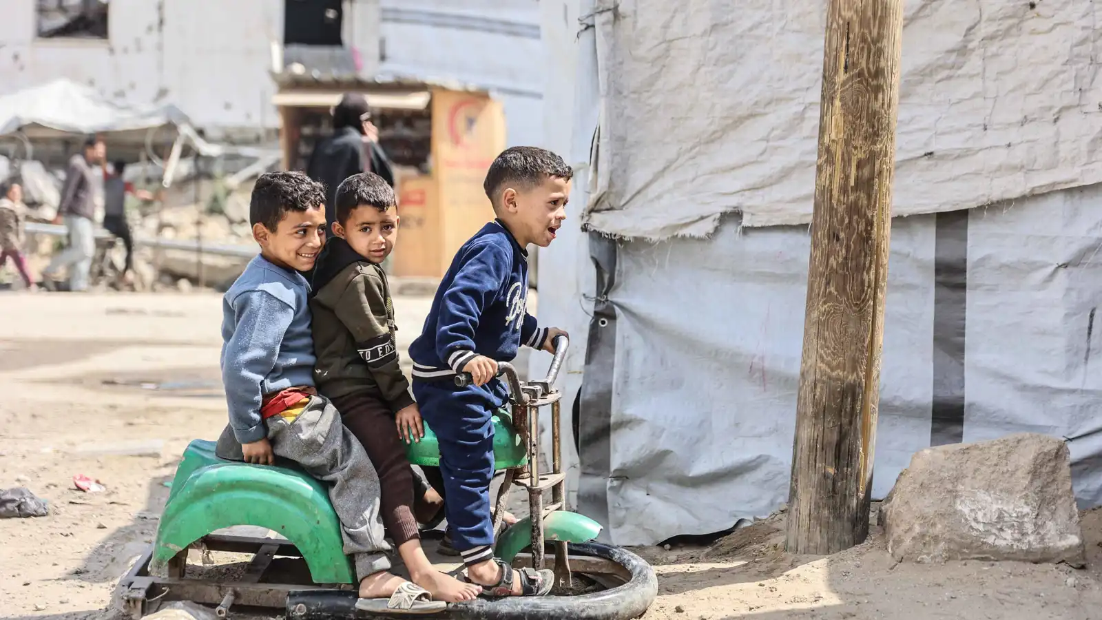 من جحيم الحرب إلى فراق قسري.. رحلة مؤثرة لأطفال غزيين في فرنسا