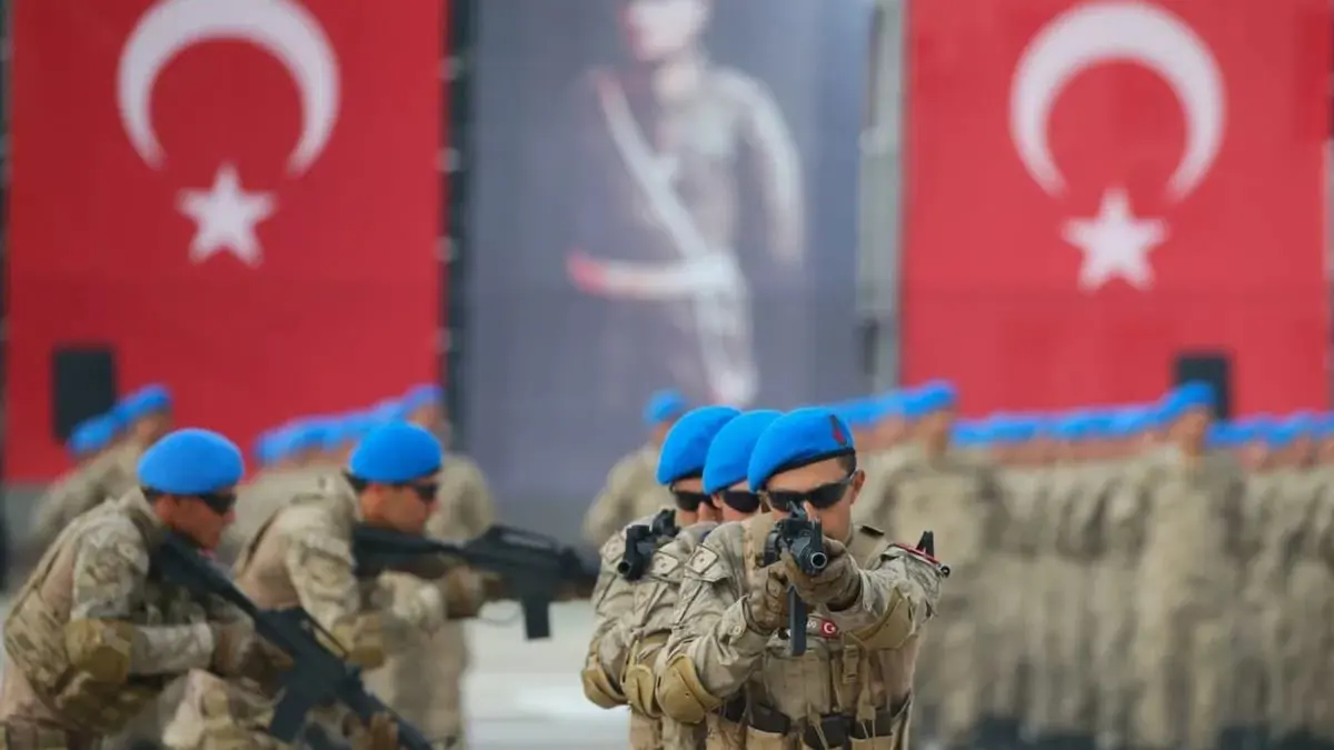 تقرير: احتفاظ تركيا بجيش متضخم مع اقتصاد يعاني غير قابل للاستمرار