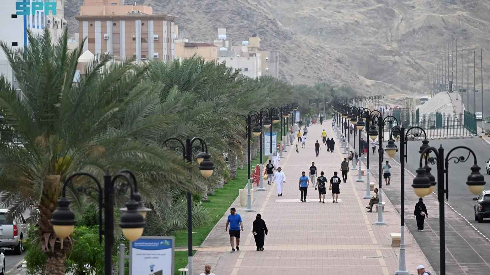 المشي في رمضان.. موازنة بين الروحانية والصحة البدنية