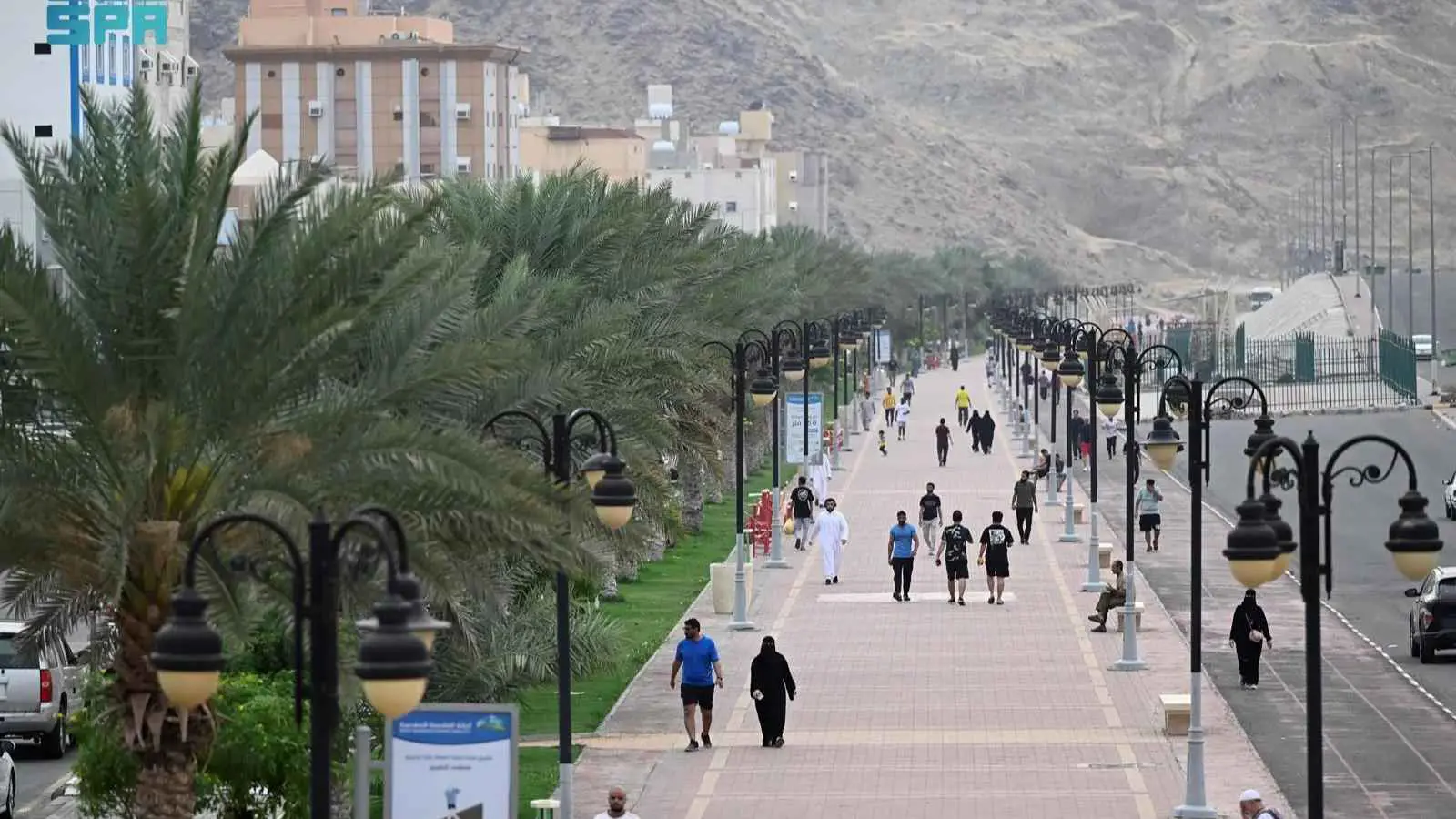 المشي في رمضان.. موازنة بين الروحانية والصحة البدنية