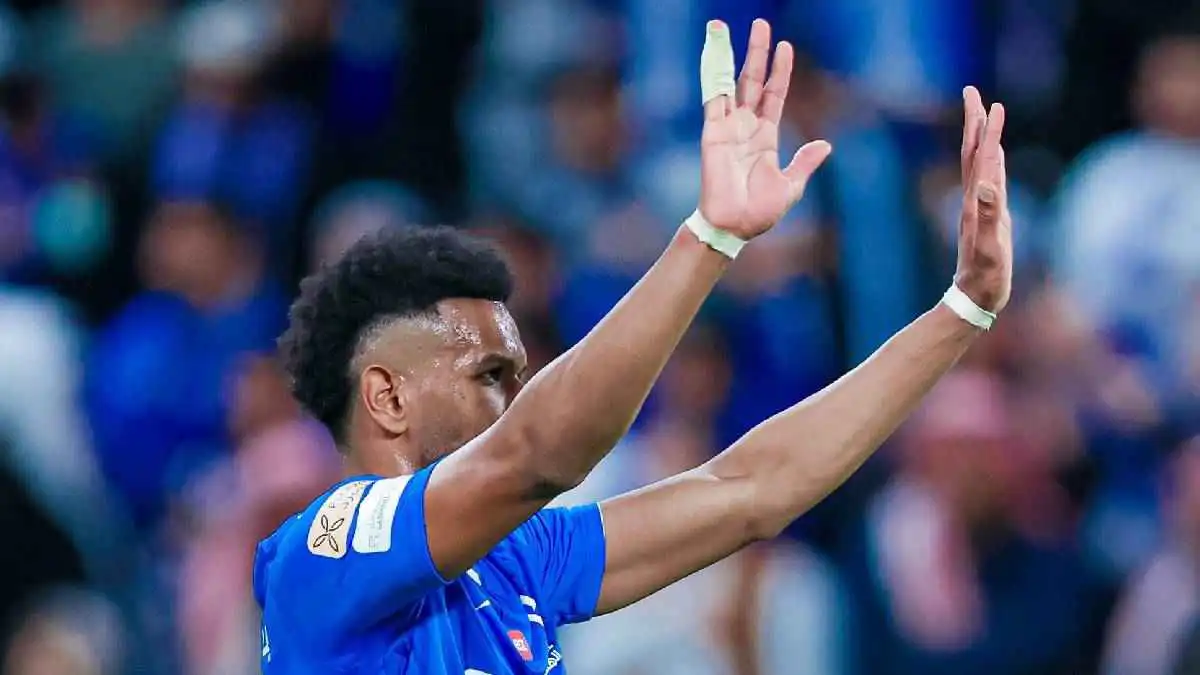 الهلال السعودي يعاقب علي البليهي