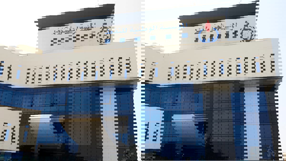 المؤسسة الليبية للنفط تحذر من كارثة بيئية وشيكة بميناء الزويتينة