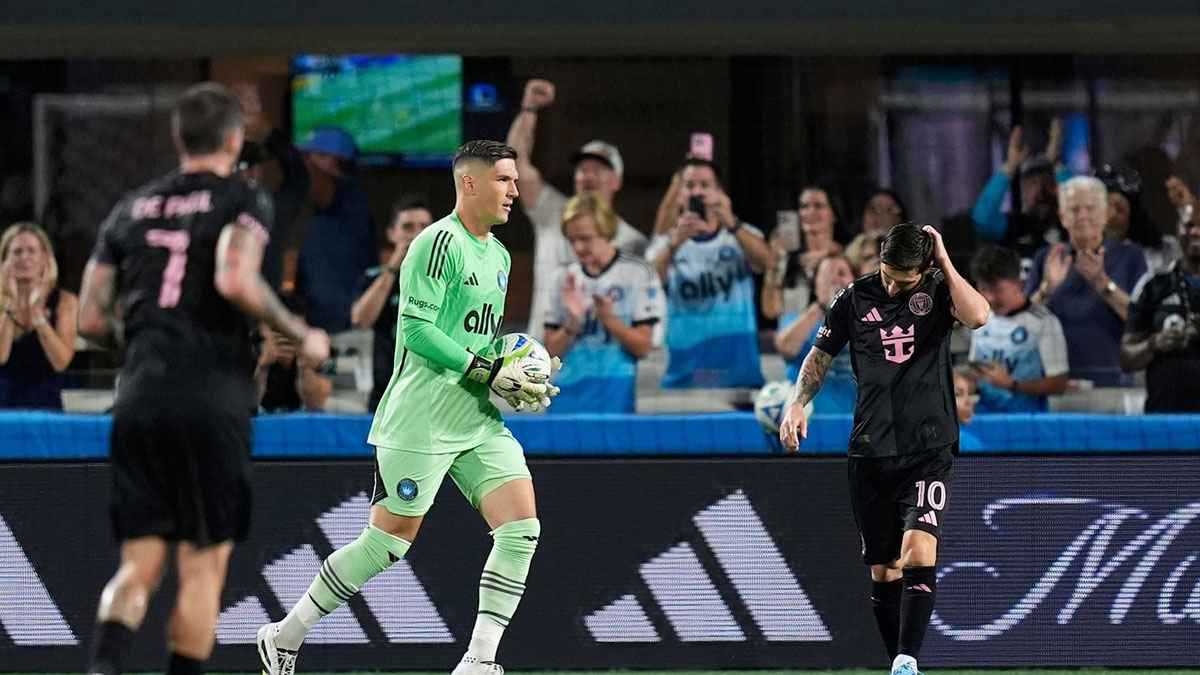 أغرب تنفيذ لضربة جزاء في تاريخ ميسي.. "بانيكا" كارثية (فيديو)