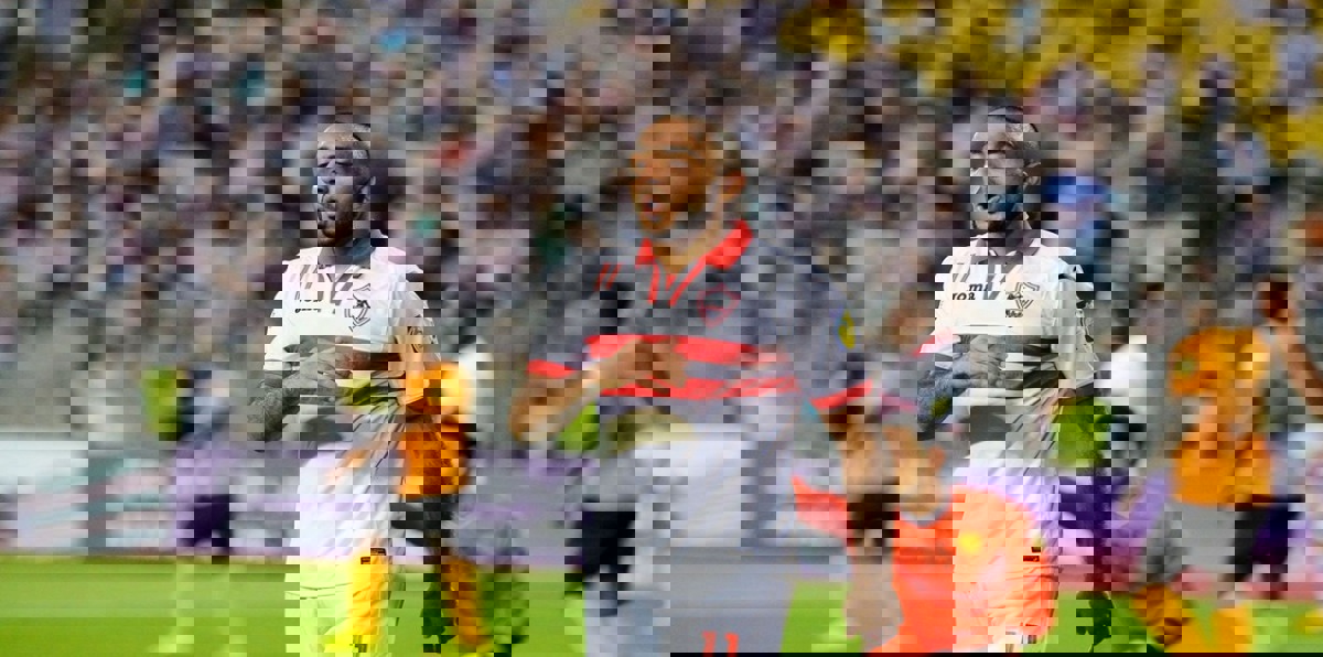 هل يتعاقد النادي الأهلي المصري مع محمود كهربا لاعب الزمالك؟