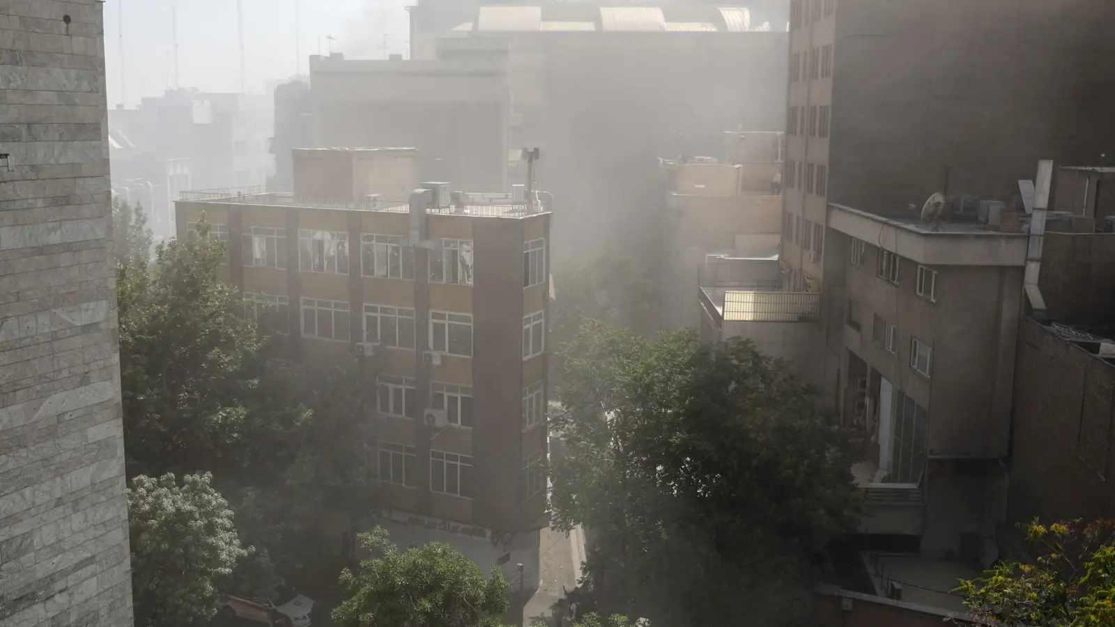 الصحة الإيرانية: 128 قتیلاً و 900 جريح جراء الهجمات الإسرائيلية