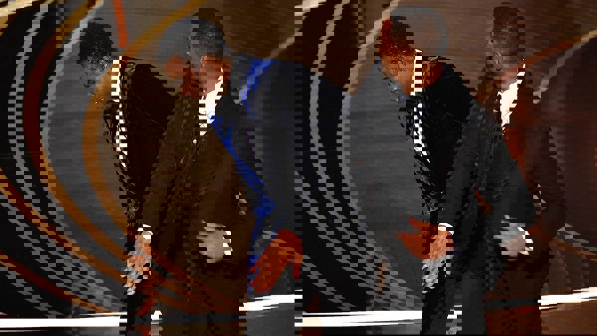 لماذا لم تعتقل الشرطة ويل سميث بعد صفع كريس روك في حفل الأوسكار؟