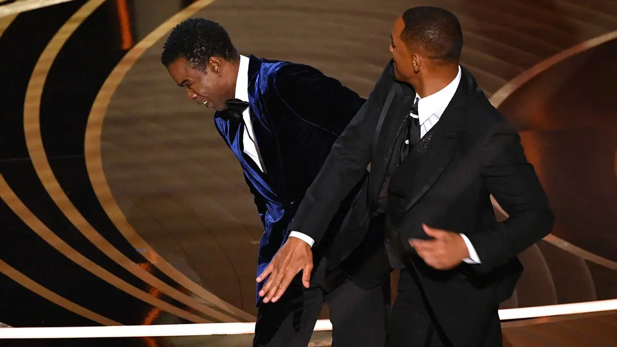 لماذا لم تعتقل الشرطة ويل سميث بعد صفع كريس روك في حفل الأوسكار؟