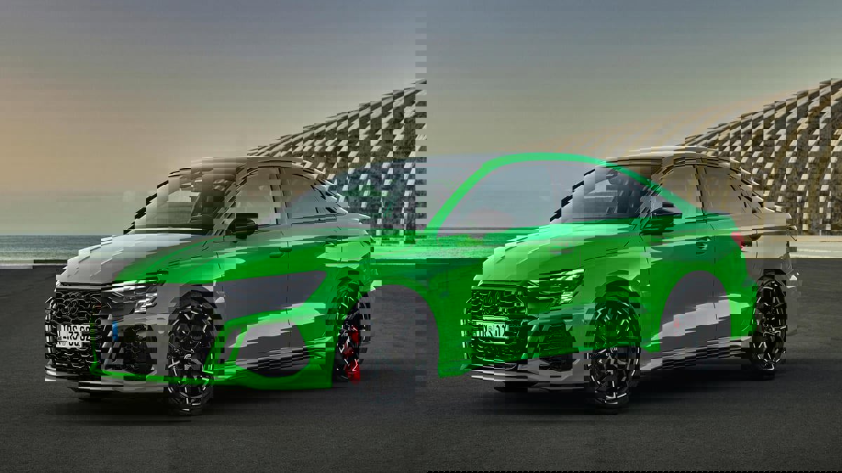 أودي تكشف رسميا عن سيارة Audi RS3 الجديدة (فيديو)