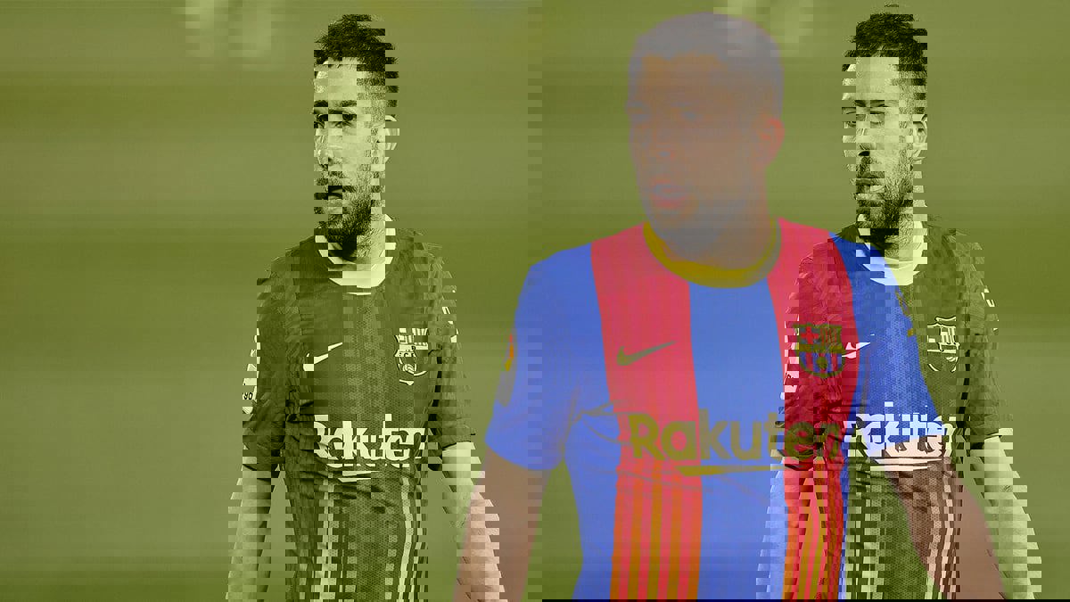 برشلونة يعلن اتفاقه مع بوسكيتس وجوردي ألبا لتخفيض راتبيهما.. وقيد أغويرو