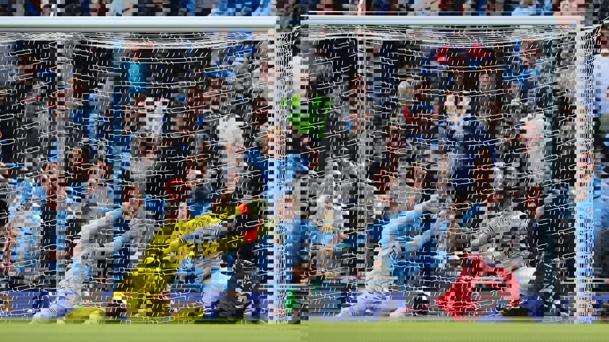 أرقام مميزة لمانشستر سيتي ورقم كارثي لليونايتد بعد الشوط الأول من الديربي