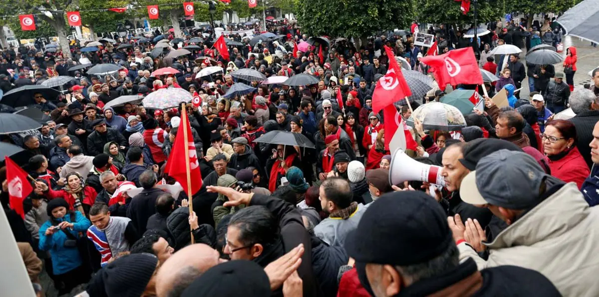 في الذكرى السابعة للثورة.. سيناريو الإطاحة ببن علي يُخيّم على احتجاجات التونسيين