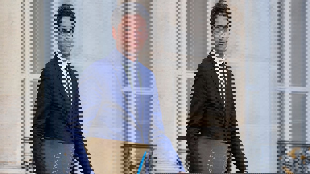 فرنسا.. غابريال أتال المرشح الأوفر حظا لخلافة رئيسة الحكومة

