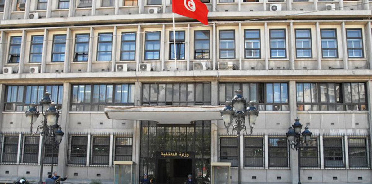 عشرات المومسات يتظاهرن أمام وزارة الداخلية التونسية