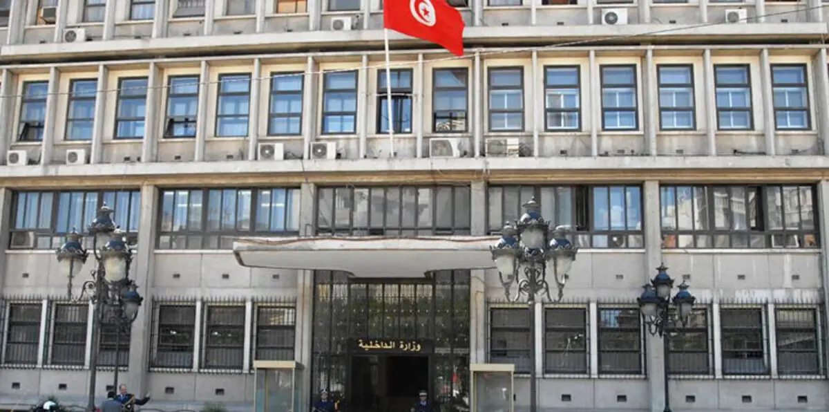 عشرات المومسات يتظاهرن أمام وزارة الداخلية التونسية