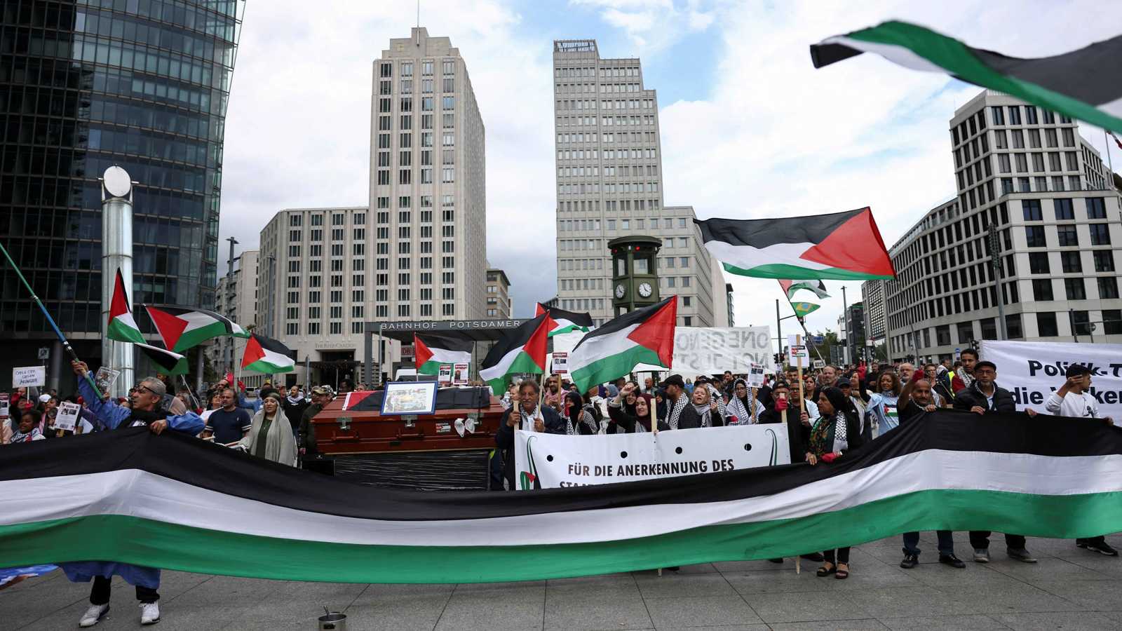 ضغط شعبي وحقوقي.. الاعتراف بالدولة الفلسطينية يفاقم عزلة ألمانيا