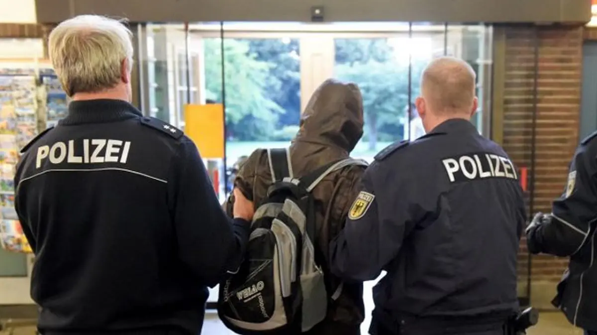 ألمانيا تجري تحقيقات بشأن طبيب سوري لاجئ متهم بارتكاب جرائم ضد الإنسانية