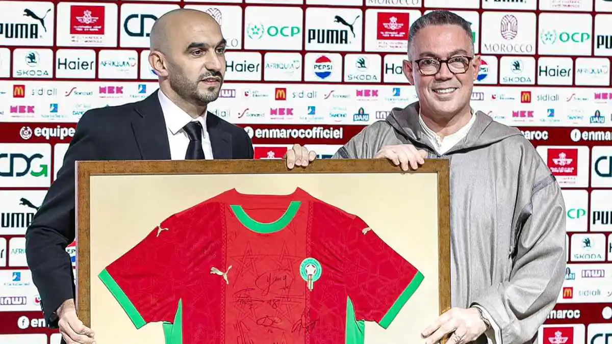 الركراكي يكشف سر رفضه الظهور في لحظة تقديم محمد وهبي مدربا للمغرب