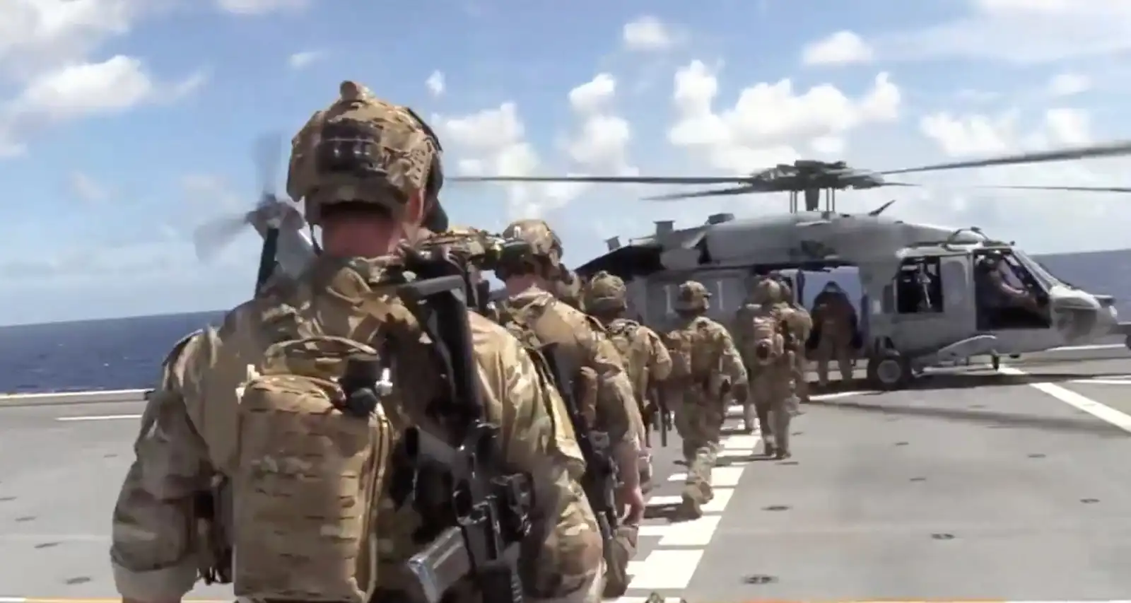 القوات الأمريكية تصعد على متن السفينة فيرونيكا 3