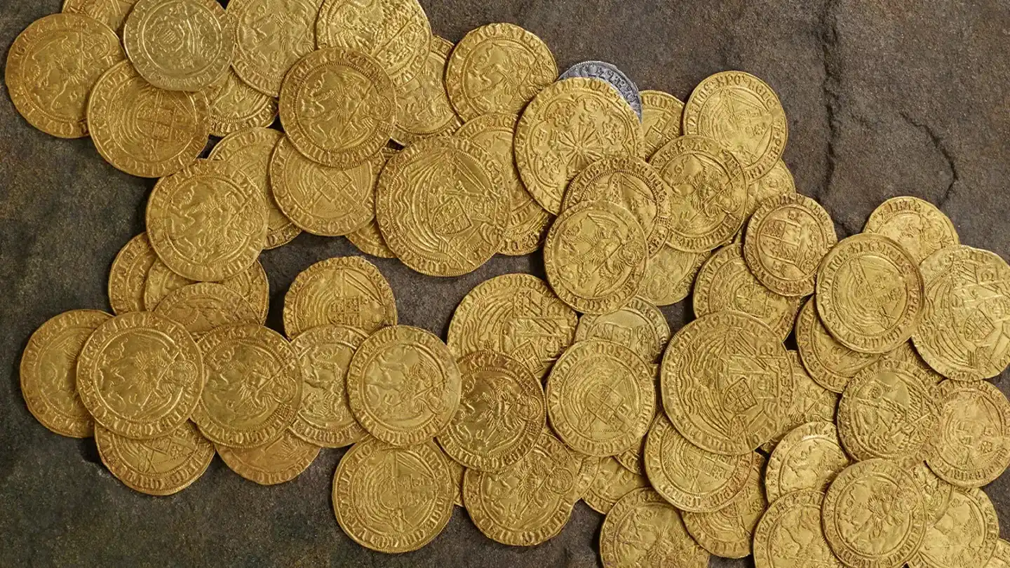 كنز ذهبي بحديقة زوجين بريطانيين