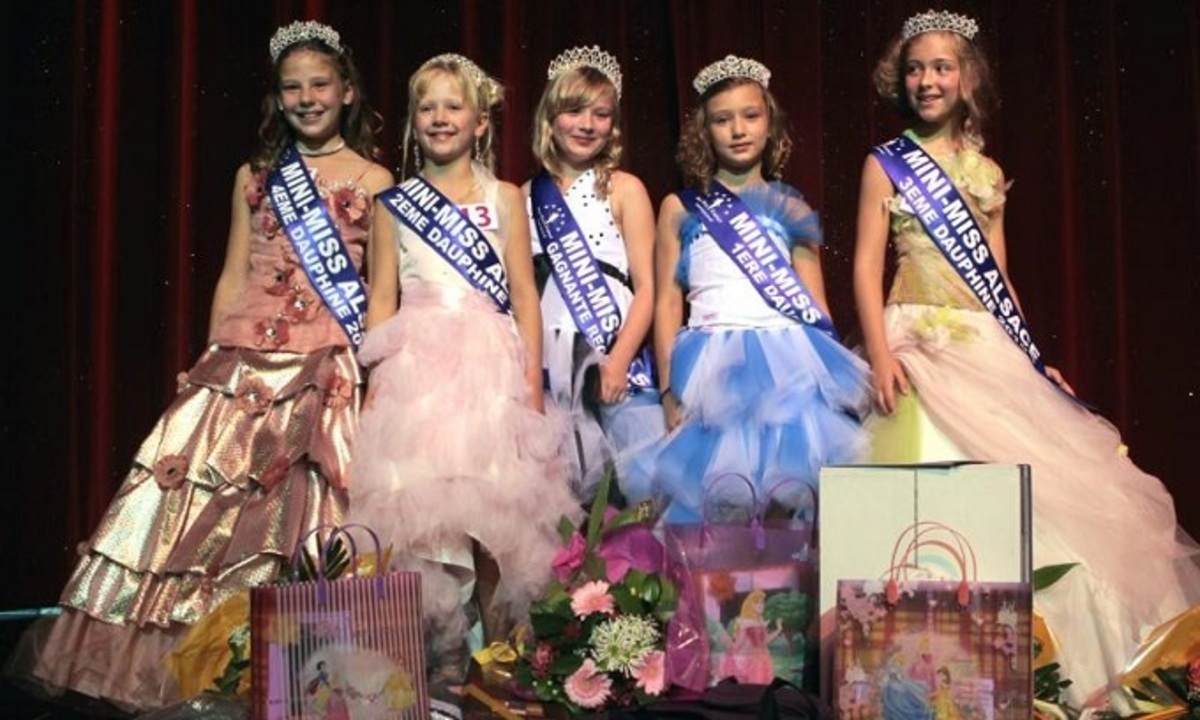 فرنسا تحظر مسابقات الجمال للأطفال